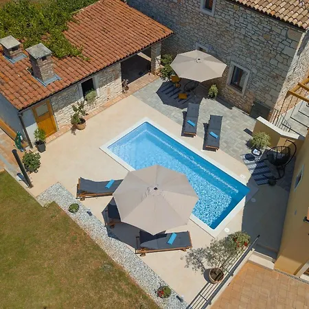 Tonin: Istrian Retreat With Pool And Whirlpool * Marcana