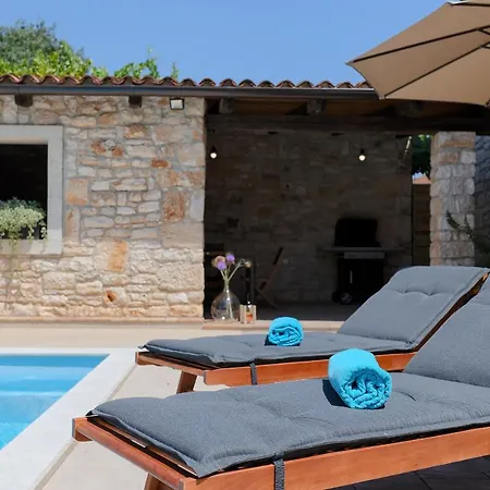 Villa Tonin - House For 6 Guests With Backyard, Pool And Whirlpool In Istria, Istrien
