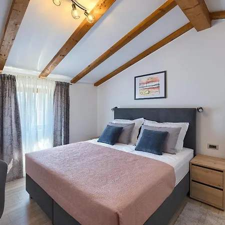 Tonin - House For 6 Guests With Backyard, Pool And Whirlpool In Istria, Istrien *