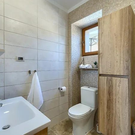Tonin - House For 6 Guests With Backyard, Pool And Whirlpool In Istria, Istrien * Marčana
