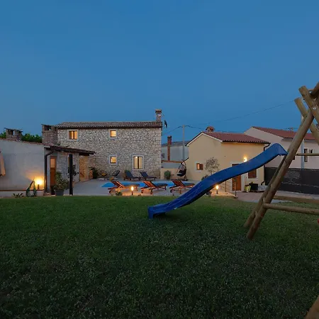 Tonin - House For 6 Guests With Backyard, Pool And Whirlpool In Istria, Istrien Villa Marčana