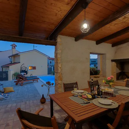 Tonin - House For 6 Guests With Backyard, Pool And Whirlpool In Istria, Istrien Villa Marčana