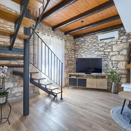Tonin - House For 6 Guests With Backyard, Pool And Whirlpool In Istria, Istrien *