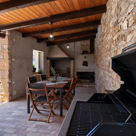 Villa Tonin - House For 6 Guests With Backyard, Pool And Whirlpool In Istria, Istrien *
