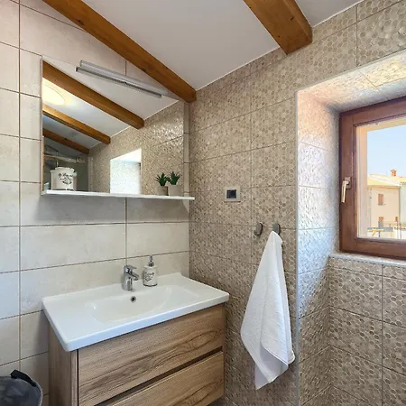 Tonin - House For 6 Guests With Backyard, Pool And Whirlpool In Istria, Istrien Villa Marčana