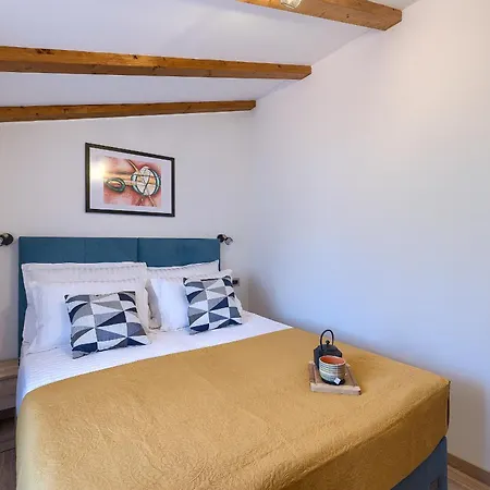Tonin - House For 6 Guests With Backyard, Pool And Whirlpool In Istria, Istrien *