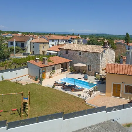 Tonin - House For 6 Guests With Backyard, Pool And Whirlpool In Istria, Istrien Villa Marčana