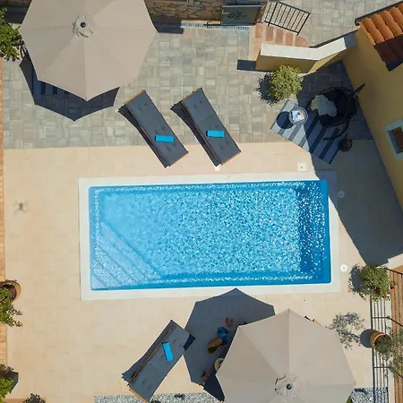Tonin - House For 6 Guests With Backyard, Pool And Whirlpool In Istria, Istrien Villa Marčana