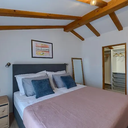 Villa Tonin - House For 6 Guests With Backyard, Pool And Whirlpool In Istria, Istrien *
