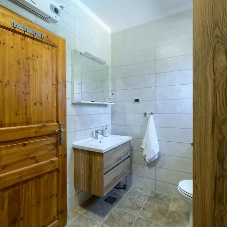 Tonin - House For 6 Guests With Backyard, Pool And Whirlpool In Istria, Istrien * Marčana