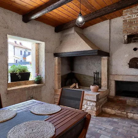 Tonin - House For 6 Guests With Backyard, Pool And Whirlpool In Istria, Istrien