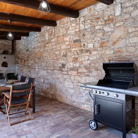 Villa Tonin - House For 6 Guests With Backyard, Pool And Whirlpool In Istria, Istrien Marčana
