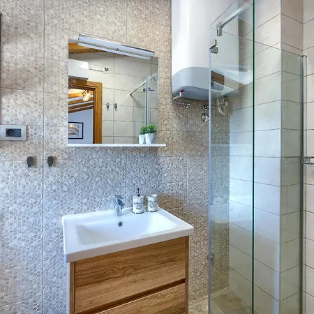 Tonin - House For 6 Guests With Backyard, Pool And Whirlpool In Istria, Istrien