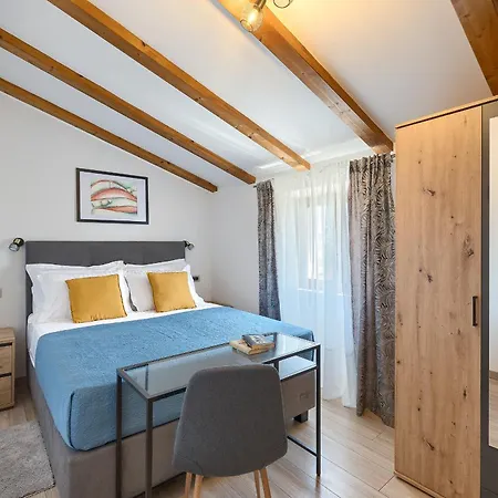Tonin - House For 6 Guests With Backyard, Pool And Whirlpool In Istria, Istrien Villa
