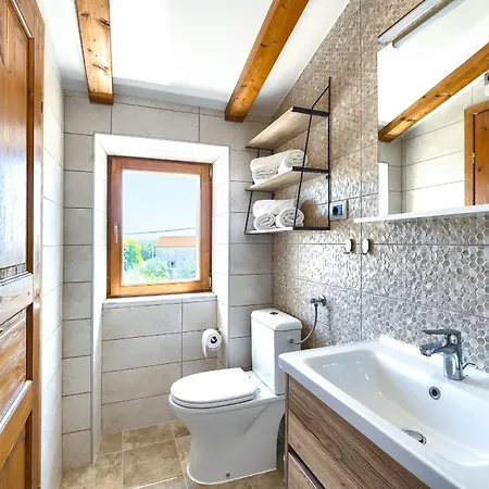 Tonin - House For 6 Guests With Backyard, Pool And Whirlpool In Istria, Istrien