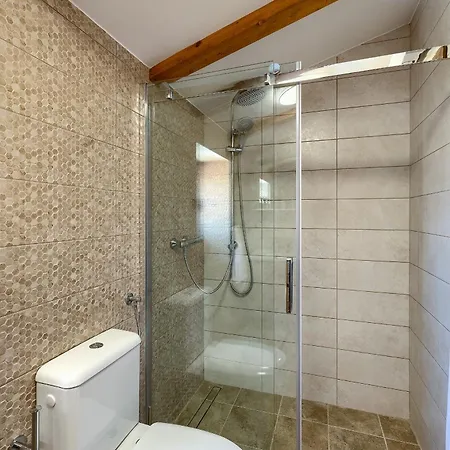 Tonin - House For 6 Guests With Backyard, Pool And Whirlpool In Istria, Istrien Marčana