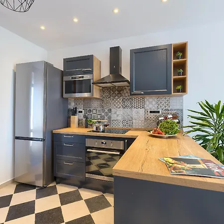 Tonin - House For 6 Guests With Backyard, Pool And Whirlpool In Istria, Istrien Villa Marčana